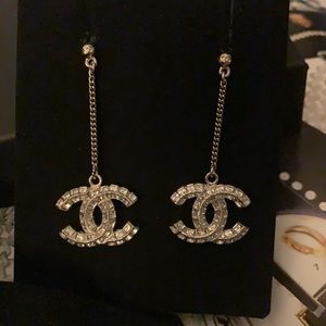 CHANEL long crystal silver earrings